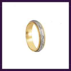 Alianca-de-Ouro-18k-abaulada-fosca